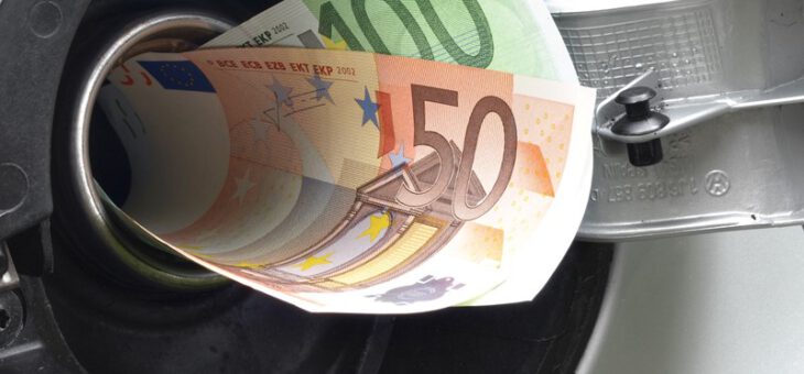 Vanaf 2027 extra belasting op fossiele brandstofauto van de zaak